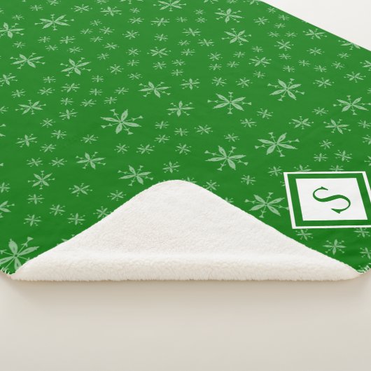 Modern Snowflake Pattern on Green Monogramed Sherpa Deken (3/4)