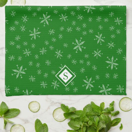 Modern Snowflake Pattern on Green Monogramed Theedoek (Gevouwen)