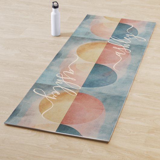 Modern Soft Beach Kleuren Abstract Monogram Yogamat (In situ)