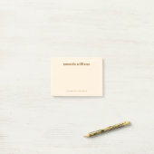 Modern soft cream color custom name and text post-it® notes (Op bureau)
