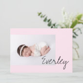 Modern Soft Pink Baby Girl Name Script Photo Birth Aankondiging (Staand voorkant)