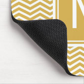 Modern Spicy Mustard Yellow Chevrons en Monogram Muismat (Hoek)