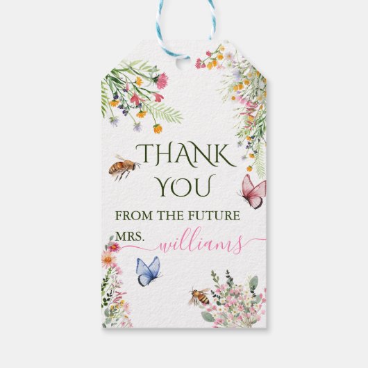 Modern Spring Wild Flowers Script Vrijgezellenfees Cadeaulabel (Achterkant)