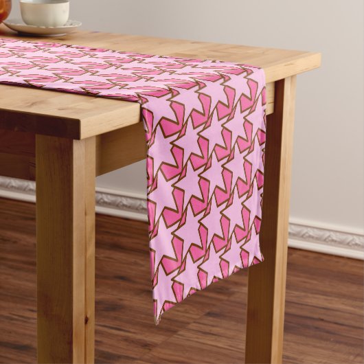 Modern Star Geometric Pattern, Coral & Pastel Pink Korte Tafelloper (Voorbeeld)