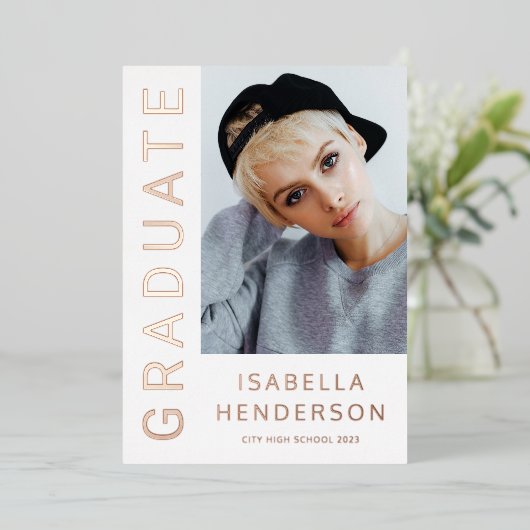 Modern Stijlvol 2 Afstuderen Roos Gold Folie Uitnodiging (Staand Voorkant)