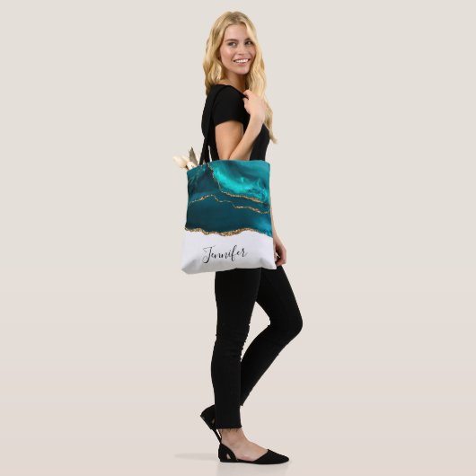 Modern stijlvol Blauwgroen agate & Gold Ribbon op  Tote Bag (Op model)
