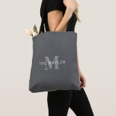 Modern Stijlvol Donkergrijs Monogram & Naam Tote Bag (Dichtbij)