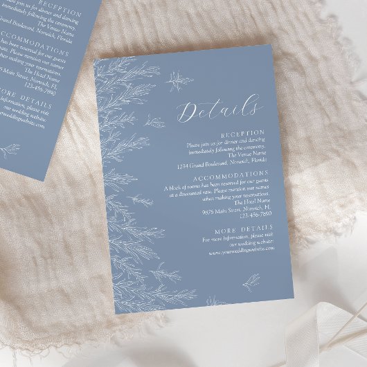 Modern stoffig blauw Minimal Leaves Wedding Detail Informatiekaartje