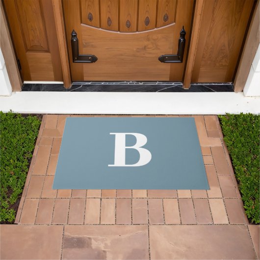 Modern Stoffig Blauw Vet Monogram Letter Deurmat (Buiten)