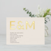 Modern Stout Monogram Beige Bruiloft Folie Uitnodiging (Staand Voorkant)