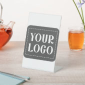 Modern, strak, ophisticated &  reclamebord met voetstuk (Insitu)