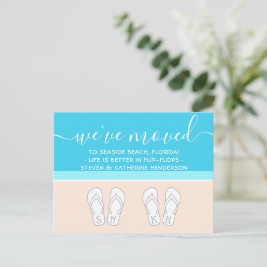 Modern strand & leuke Teenslippers Nieuw adres ver Aankondigingskaart (Staand voorkant)