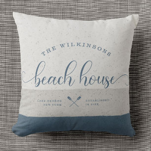 Modern strandhuis familienaam penseel schrift blau kussen