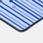 Modern streeppatroon op bleek blauw bureaumat (Hoek)