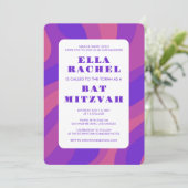 Modern Stripe Groovy Paarse Custom Bar Bat Mitzvah Kaart (Staand voorkant)