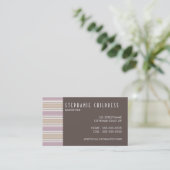 Modern Stripes Babyzittend Visitekaartje in Plum (Staand voorkant)