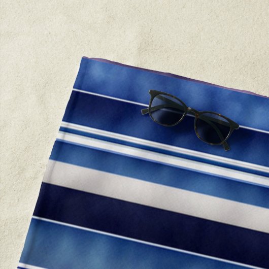 Modern Summer Navy Blue Boat Stripes Collectie Strandlaken (In situ)