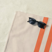 Modern Summer Oranje Striped Personalized Strandlaken (In situ)