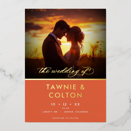 Modern Sunset Sinaasappel Script Foto Minimal Wedd Folie Uitnodiging (Voorkant)