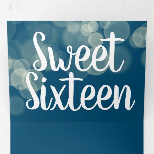 Modern Sweet 16 Bokeh Licht Foto Drieluik Uitnodiging (Binnenzijde eerst)