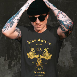 Modern Tattoo Artist State Custom Naam Zwart Goud T-shirt