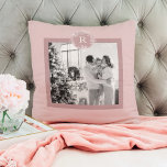 Modern Taupe | Foto van de familie | Initiaal Thro Kussen<br><div class="desc">Modern Taupe | Familiefoto | Initiaal Kussens zorgen voor doordachte en praktische geschenken, die de ontvanger comfort en ontspanning bieden. Hier is een beschrijving van kussens als een geschenk: Geef het geschenk van ultiem comfort en ontspanning met deze luxe kussens. Deze kussens zijn gemaakt met de beste materialen en zijn...</div>
