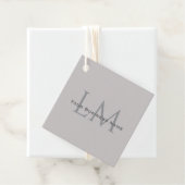 Modern Taupe Gray Monogram Branding Bedankjes Labels (In situ)
