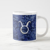 Modern Taurus Zodiac Sign Navy Blue Digital Camo Grote Koffiekop (Rechts)