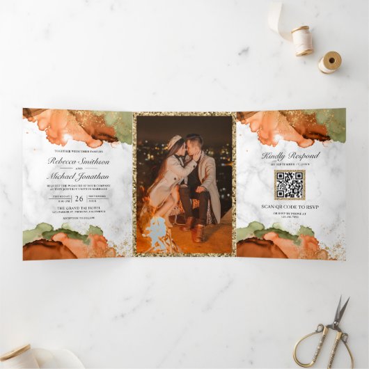 Modern Terracotta Abstracte Ink QR Code Weddenscha Drieluik Uitnodiging (Binnen)