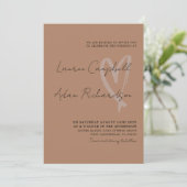 Modern Terracotta & Black Heart Wedding Invitation Kaart (Staand voorkant)