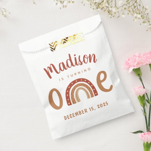 Modern Terracotta Boho Rainbow First Birthday Bedankzakje (Gezegeld)