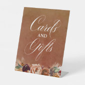 Modern Terracotta Boho Wedding Cards en Gifts Reclamebord Met Voetstuk (Voorkant)