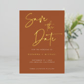 Modern Terracotta Calligraphy Wedding Save Date Folie Uitnodiging (Staand Voorkant)