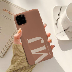 Modern terracotta gepersonaliseerd monogram iPhone 15 case