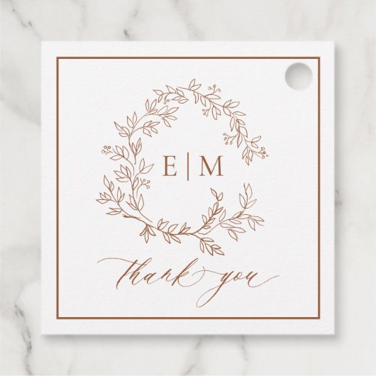 Modern Terracotta Leafy Crest Monogram Weddenschap Bedankjes Labels (Achterkant)