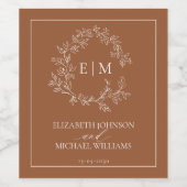 Modern Terracotta Leafy Crest Monogram Weddenschap Wijn Etiket (Enkel label)