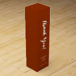 Modern Terracotta Script Dank je huwelijk Wijn<br><div class="desc">Chic Modern Terracotta Dank u de doos van de Gift van de Wijn van het Manuscript voor uw bruiloft,  vrijgezellenfeest,  de douche van een paar of een andere gebeurtenis - de kleuren kunnen in het ontwerphulpmiddel worden veranderd om uw trouwthema te passen.</div>