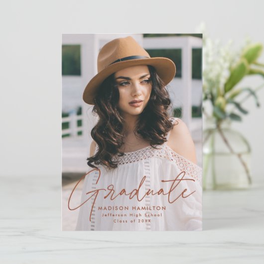 Modern Terracotta Script Photo Graduparty Kaart (Staand voorkant)