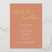 Modern Terracotta Simple Wedding Gold Lettering Folie Uitnodiging (Voorkant)