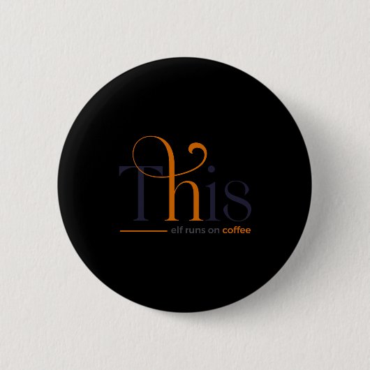 Modern This Elf Runs On Coffee Holiday T Shirt Ronde Button 5,7 Cm (Voorkant)