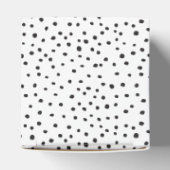 Modern Trendy Black Polka Dot Groot Roze Initiaal Bedankdoosjes (Bovenkant)