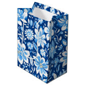 Modern trendy Blauw Wit chinoiserie bloemenfeest Medium Cadeauzakje (Voorkant Gekanteld)