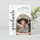 Modern Trendy Chic Script White Graduation Party Kaart (Staand voorkant)