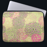 Modern Trendy Floral Pattern Laptop Sleeve<br><div class="desc">Een modern vrouwelijk bloemmotief in roze en lichtgroene tinten.</div>