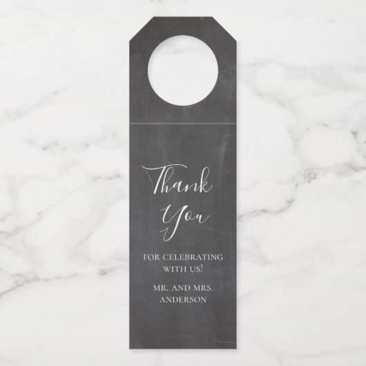 Modern trendy grijs. Chalkboard bruiloft bedankt Flessenhanger (Voorkant)