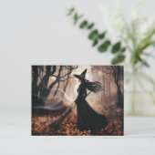 Modern Trendy Halloween Witch in Forest            Briefkaart (Staand voorkant)