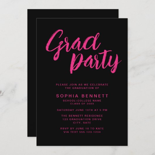 Modern trendy penseelscript Zwart & Roze Afstudeer Kaart (Voorkant / Achterkant)