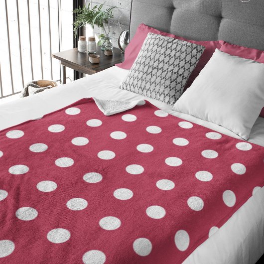 Modern Trendy Red Magenta Polka Dots Fleece Deken