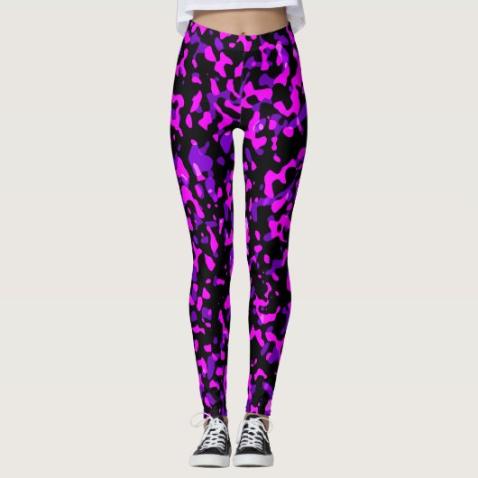 Modern Trendy Roze en Paarse Camouflage Patroon Leggings (Voorkant)