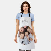 Modern Trendy Script familienaam Ronde foto Schort (Gedragen)